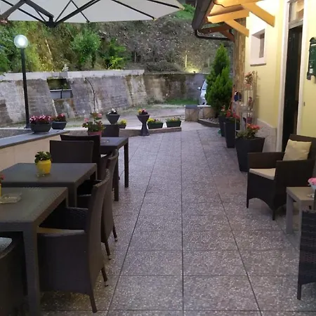 فندق مبيت وإفطار Il Roseto فروزينوني